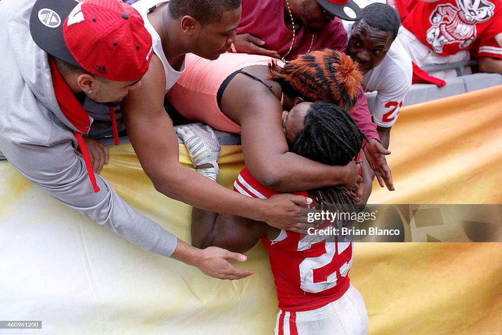 Outback Bowl Wisconsin v Auburn