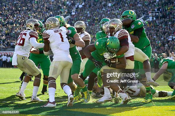 Running back Royce Freeman of the Oregon Ducks rushes for a one-yard touchdown against the Florida State Seminoles in the first quarter of the...