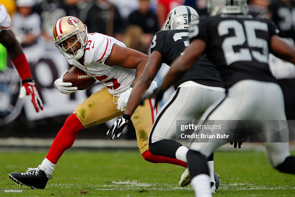 San Francisco 49ers v Oakland Raiders