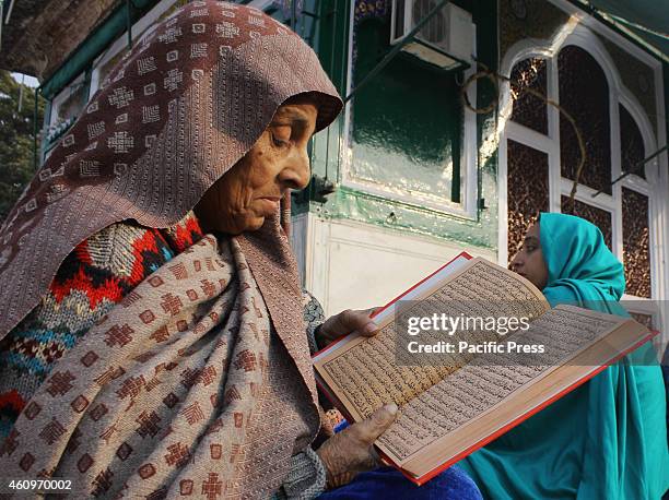 Pakistan Azrat 84 Hazrat Mian Mir Stock Photos, High-Res Pictures, and Images - Getty ...
