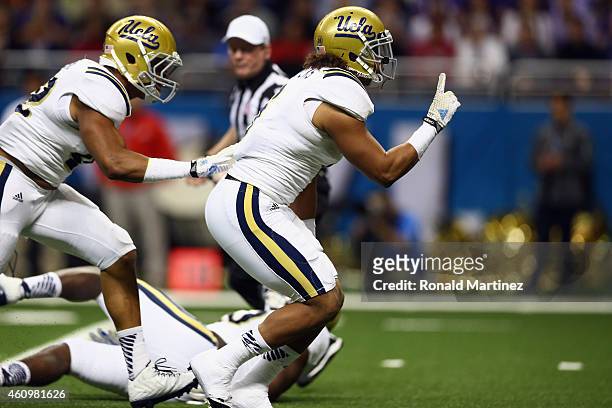 Eric Kendricks of the UCLA Bruins celebrates a quarterback sack against Jake Waters of the Kansas State Wildcats in the first quarter during the...