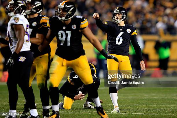 Shaun Suisham of the Pittsburgh Steelers looks on after hitting a field goal in the second quarter against the Baltimore Ravens during their AFC Wild...