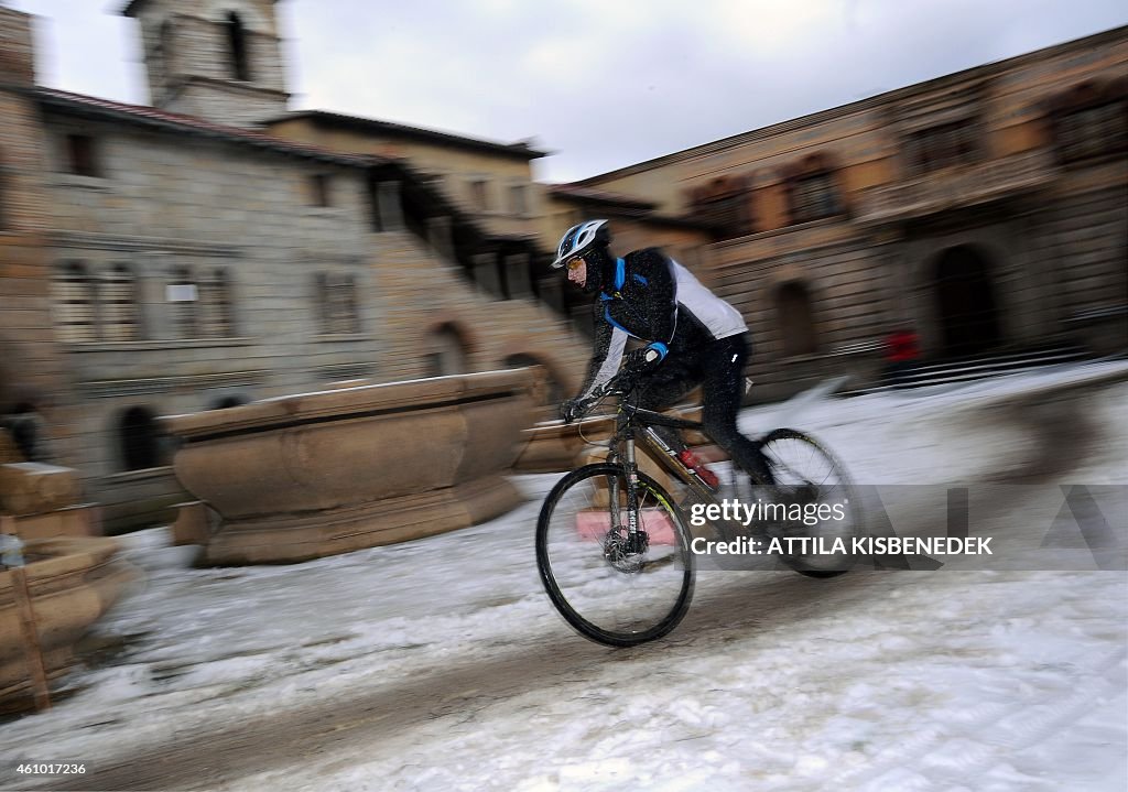 HUNGARY-CYCLOCROSS-KORDA STUDIOS