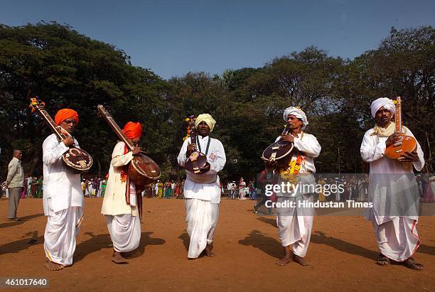 Vitthal Vari Rinagan Devotees Of Vitthal Photos and Premium High Res Pictures - Getty Images