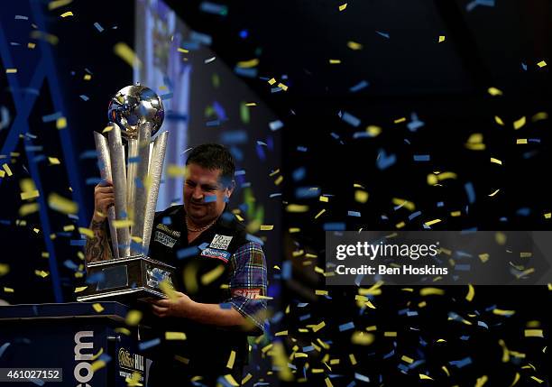 200 Sid Waddell Trophy Stock Photos, HighRes Pictures, and Images