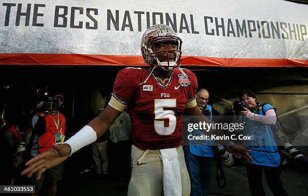 Quarterback Jameis Winston of the Florida State Seminoles takes the field prior to the 2014 Vizio BCS National Championship Game against the Auburn...