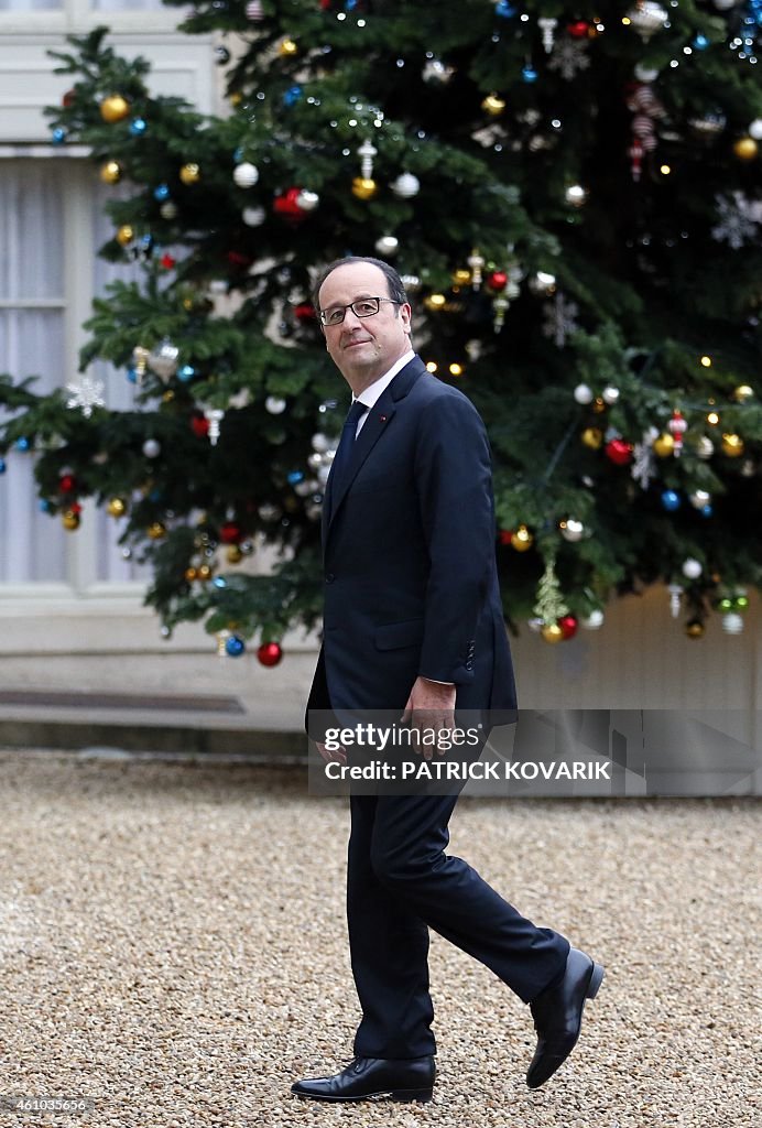 FRANCE-POLITICS-GOVERNMENT-WISHES-HOLLANDE