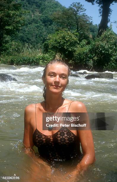 "Birte Berg, am Rande der Dreharbeiten zum Kinofilm ""Der Stein des Todes"" am in Nuwara Eliya, Sri Lanka . "