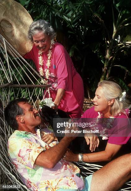 "Peter Uhlig, Ehefrau Lynnie Uhlig, Anneliese Uhlig-Tucker, Besuch von Sohn Peter Uhlig am auf Insel Maui, Hawaii, USA. "