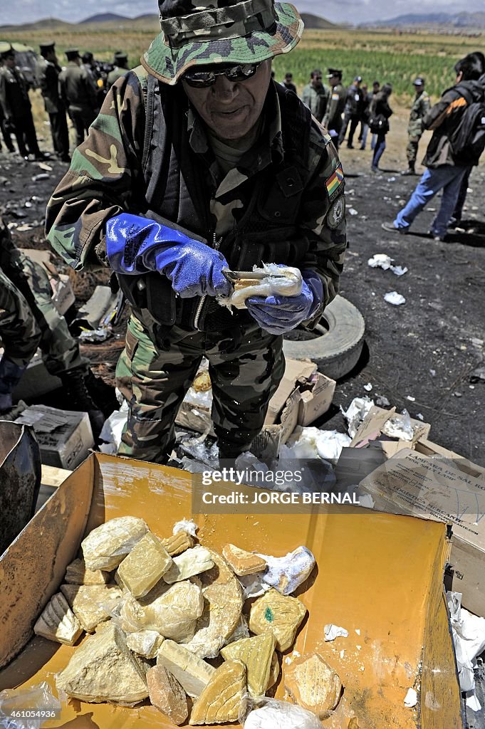 BOLIVIA-COCAINE-SEIZURE-BURNING