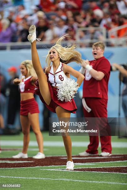 Clemson Cheerleaders Photos and Premium High Res Pictures - Getty Images
