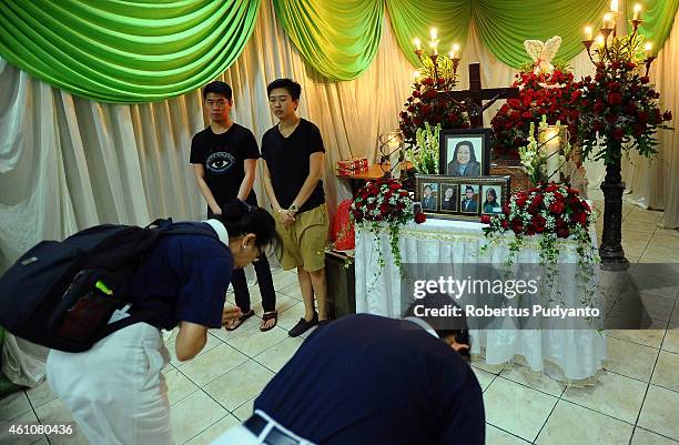 Relatives of Shiane Josal, a victim of the AirAsia flight QZ8501 disaster pray at Adi Yasa funeral house on January 6, 2015 in Surabaya, Indonesia. A...