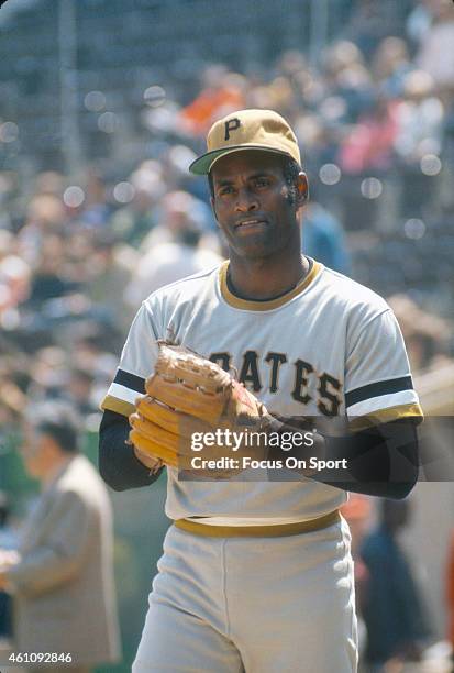 Outfielder Roberto Clemente' #21of Pittsburgh Pirates warms up playing catch prior to the start of a Major League Baseball game circa 1970. Clemente'...