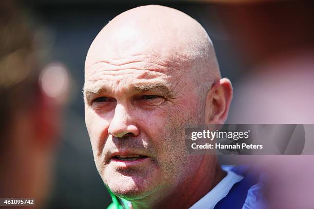 Former New Zealand cricketer Martin Crowe talks to the media at Eden Park on January 7, 2015 in Auckland, New Zealand. Crowe is currently suffering...