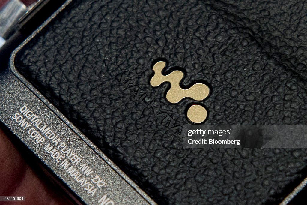 Sony Walkman logo is on a NW-ZX2 digital media player... Fotografía de noticias - Getty Images
