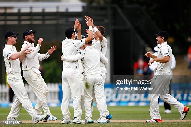New Zealand celebrate the wicket of Nuwan Pradeep of Sri Lanka to win the match and the series during day five of the Second Test match between New...