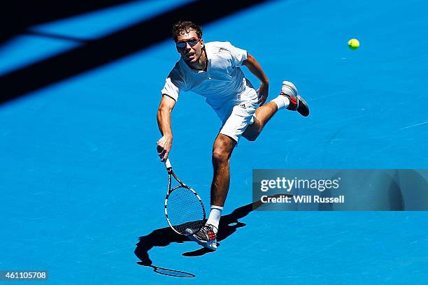 Jerzy Janowicz of Poland plays a forehand in the men's singles match against Andy Murray of Great Britain during day four of the 2015 Hopman Cup at...