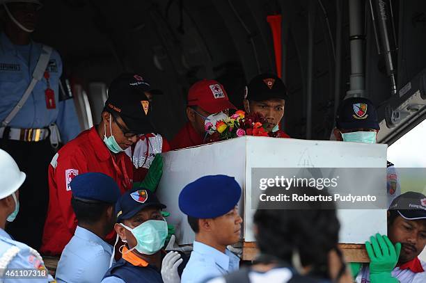 Indonesian Search and Rescue personnel carry the 39th coffin containing a victim of the AirAsia flight QZ8501 disaster on January 7, 2015 in...