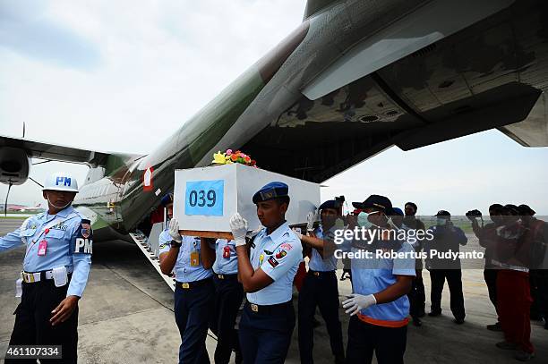 Indonesian Search and Rescue personnel carry the 39th coffin containing a victim of the AirAsia flight QZ8501 disaster on January 7, 2015 in...