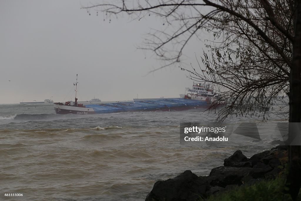 Ship runs aground near Samsun Harbor