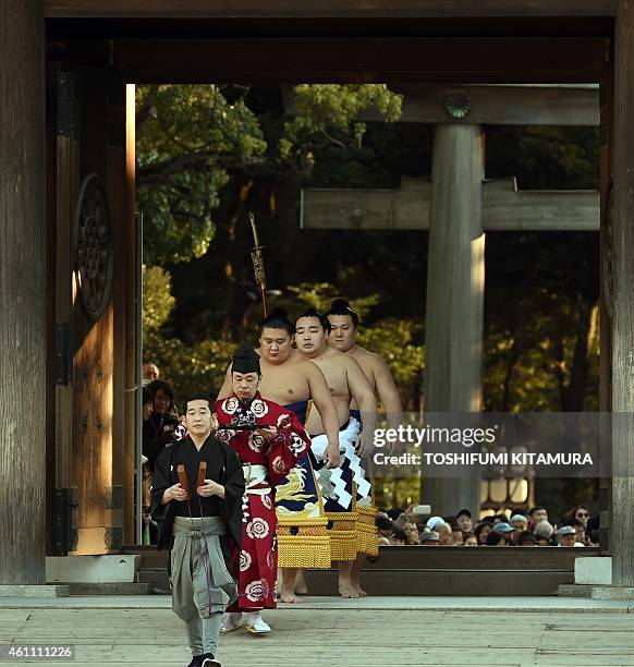 Mongolian-born sumo grand champion, or "yokozuna", Kakuryu enters Meiji shrine with caller Jiro, referee Inosuke Shikimori, wrestler Tsuyuharai...