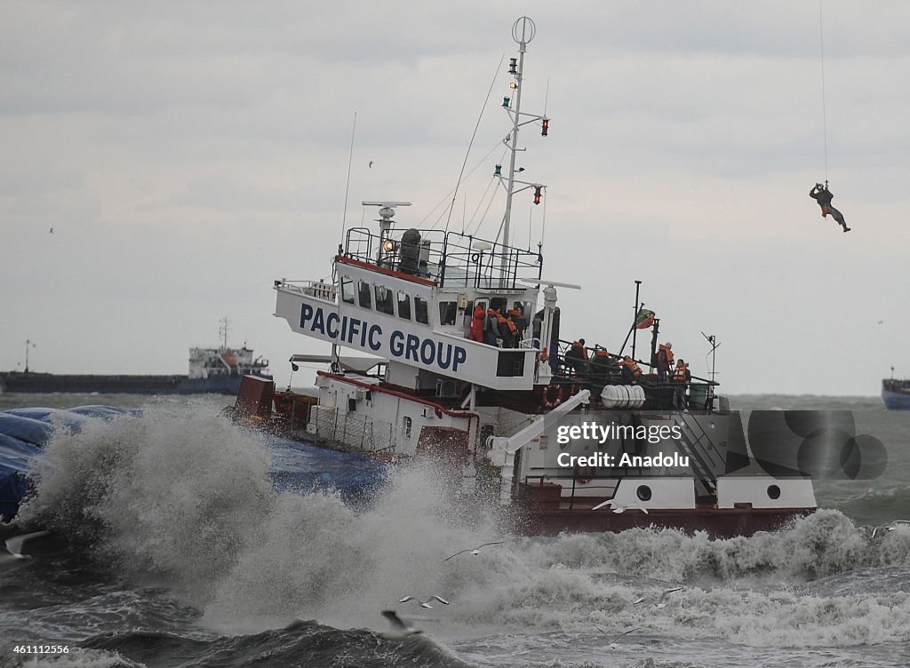 Ship runs aground near Samsun Harbor