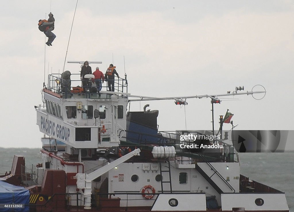 Ship runs aground near Samsun Harbor