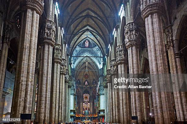 interior of milan cathedral - catedral de milán fotografías e imágenes de stock