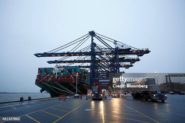 110 China Shipping Container Lines Co Ltd Stock Photos, High-Res ...