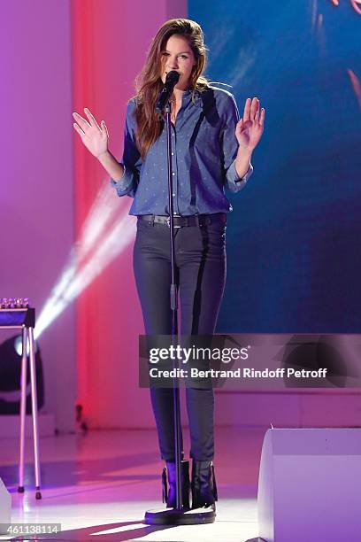 Singer Fanny Leeb, daughter of Michel Leeb, performs and presents her album 'Arrow' during the 'Vivement Dimanche' French TV Show at Pavillon Gabriel...