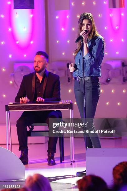 Singer Fanny Leeb, daughter of Michel Leeb, performs and presents her album 'Arrow' during the 'Vivement Dimanche' French TV Show at Pavillon Gabriel...