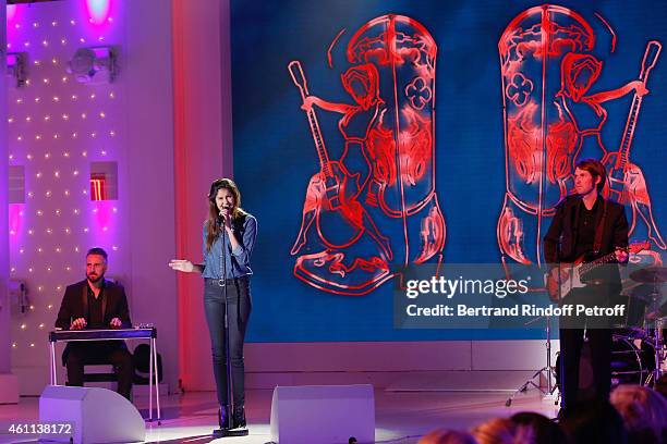 Singer Fanny Leeb, daughter of Michel Leeb, performs and presents her album 'Arrow' during the 'Vivement Dimanche' French TV Show at Pavillon Gabriel...