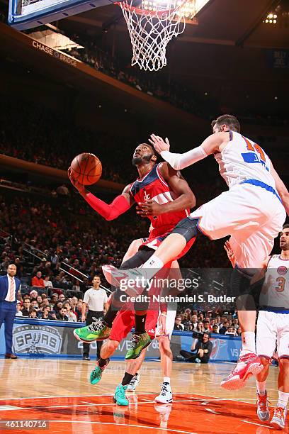 John Wall of the Washington Wizards shoots against the New York Knicks at Madison Square Garden on December 25, 2014 in New York, New York. NOTE TO...