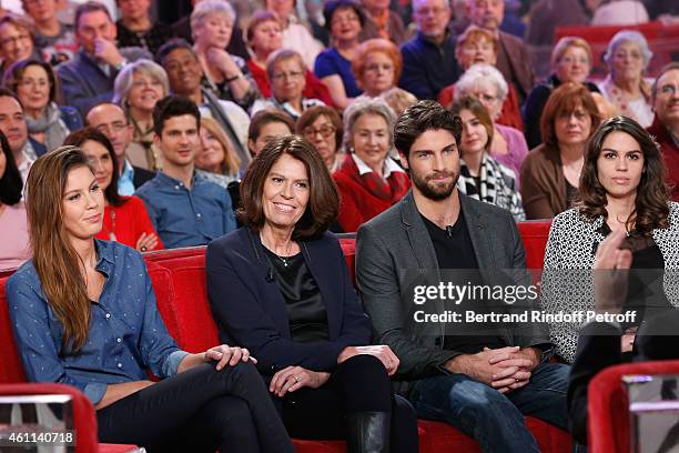 Main guest of the show Michel Leeb with his children Elsa Leeb , Tom Leeb , Fanny Leeb and his wife Beatrice Leeb attend the 'Vivement Dimanche'...
