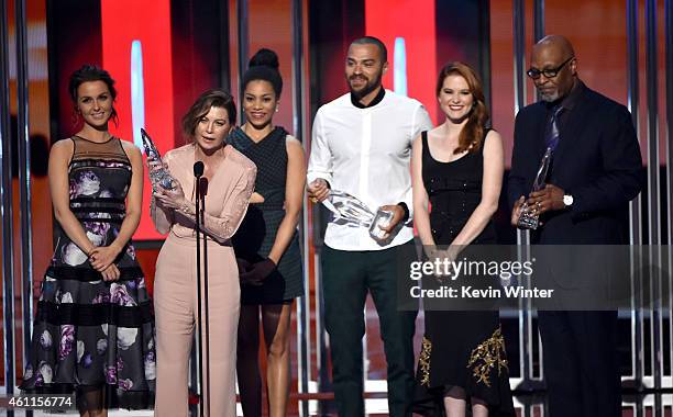 Actors Camilla Luddington, Ellen Pompeo, Kelly McCreary, Jesse Williams, Sarah Drew and James Pickens Jr. Accept the Favorite Network TV Drama award...