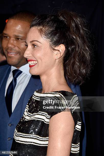 Actress Olivia Munn attends The 41st Annual People's Choice Awards at Nokia Theatre LA Live on January 7, 2015 in Los Angeles, California.