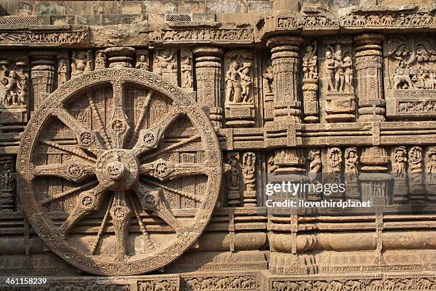 wheel of konark sun temple - konark wheel stock pictures, royalty-free photos & images