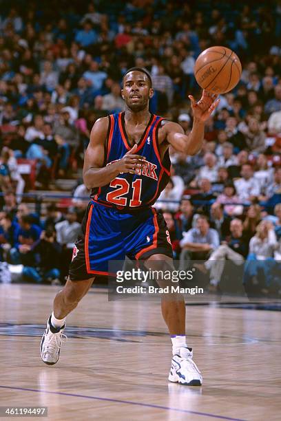 Charlie Ward of the New York Knicks passes circa 1998 at Arco Arena in Sacramento, California. NOTE TO USER: User expressly acknowledges and agrees...