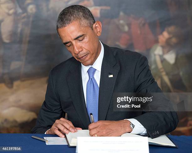 Obama Fansign Signs Of Obama Photos and Premium High Res Pictures - Getty Images