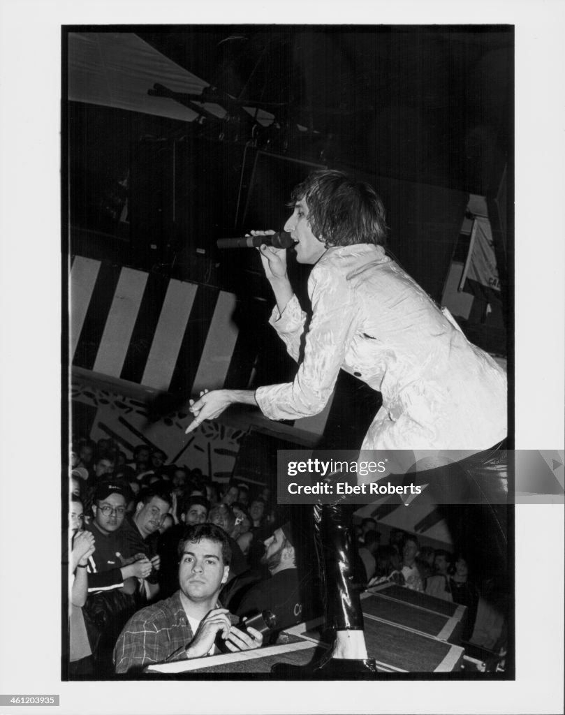 Sponge Singer American alternative rock band Sponge on stage, 1995. News Photo ...