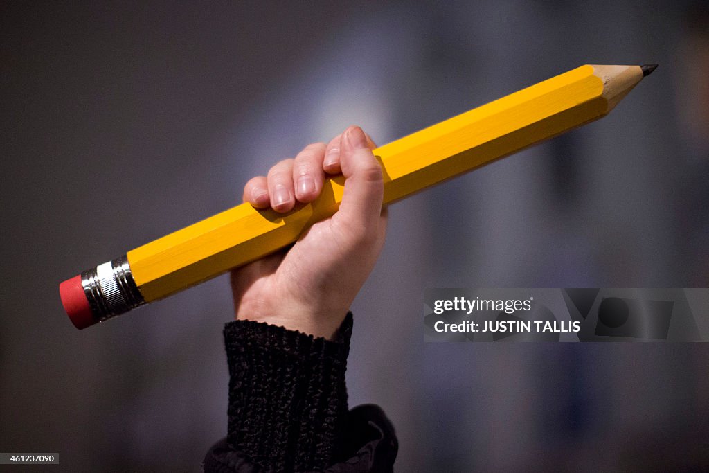 TOPSHOT-BRITAIN-FRANCE-ATTACKS-CHARLIE-HEBDO