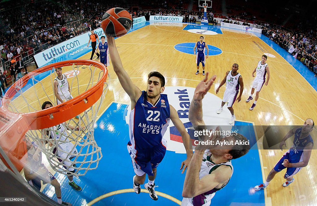 Anadolu Efes Istanbul v Unicaja Malaga - Turkish Airlines Euroleague Top 16