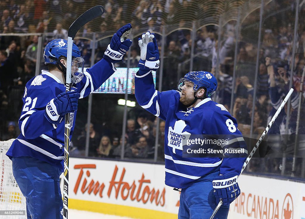 Toronto Maple Leafs play the Columbus Blue Jackets