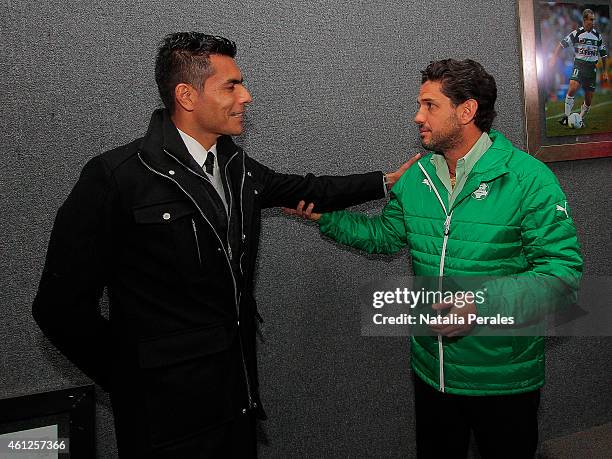 Former goalkeeper of Santos Oswaldo Sanchez talks with Santos President Alejandro Irarragorri prior a match between Santos Laguna and Veracruz as...