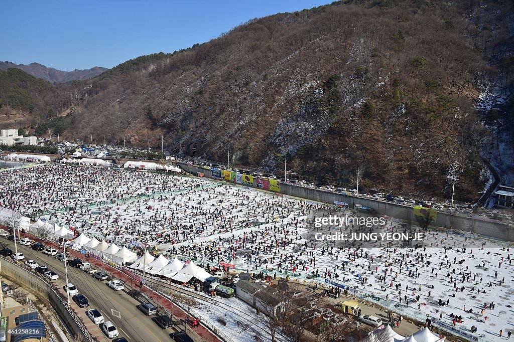 SKOREA-FESTIVAL-ICE-FISHING