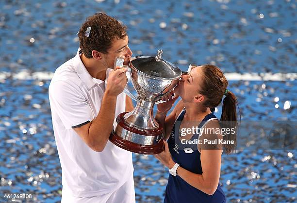 Jerzy Janowicz and Agnieszka Radwanska of Poland pose with the Hopman Cup after defeating Serena Williams and John Isner of the United States in the...