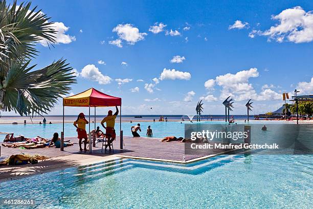 cairns swimming lagoon - cairns stock-fotos und bilder