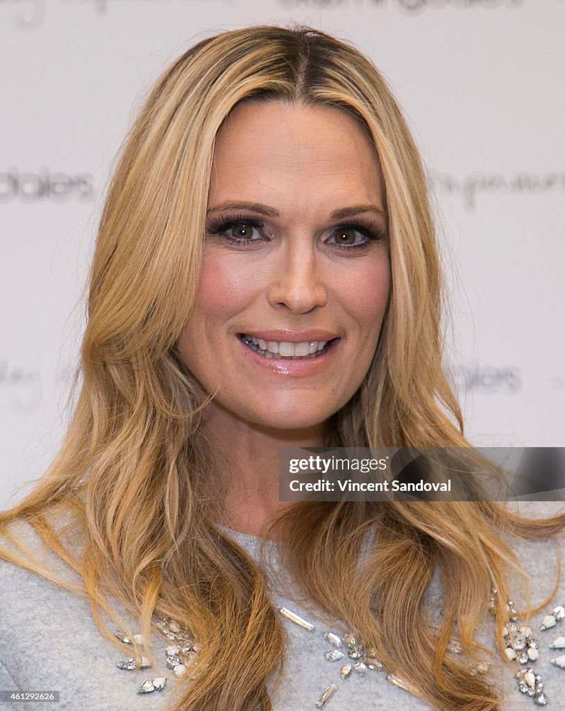 Molly Sims Signs And Discusses Her New Book "The Everyday Supermodel"