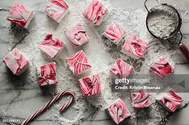 Peppermint Rouge 657 Bonbon à La Menthe Rouge Et Blanc Stock Photos, High-Res Pictures ...