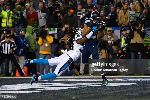 Doug Baldwin of the Seattle Seahawks catches a 16 yard touchdown pass from Russell Wilson in the first quarter against the Carolina Panthers during...